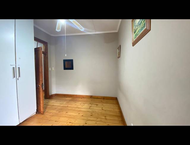 2.5 BEDROOM FLAT TO LET IN ESSENWOOD